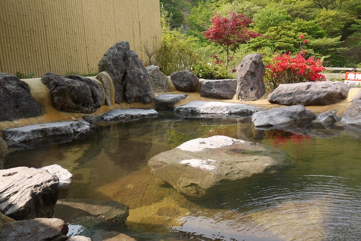 塚原温泉｜大分県由布市湯布院町・源泉掛け流しの薬湯「塚原温泉・火口乃泉（かこうのいずみ）」