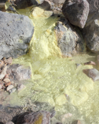 強い酸性で湯治に適した泉質